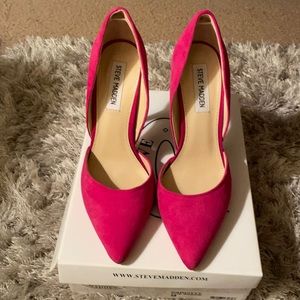 Steve Madden suede pump
